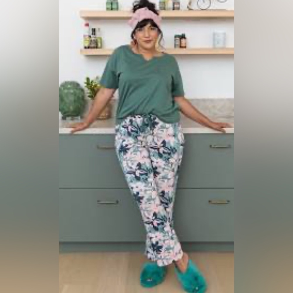 LuLaRoe Green Top and Floral Dream Lounge Set